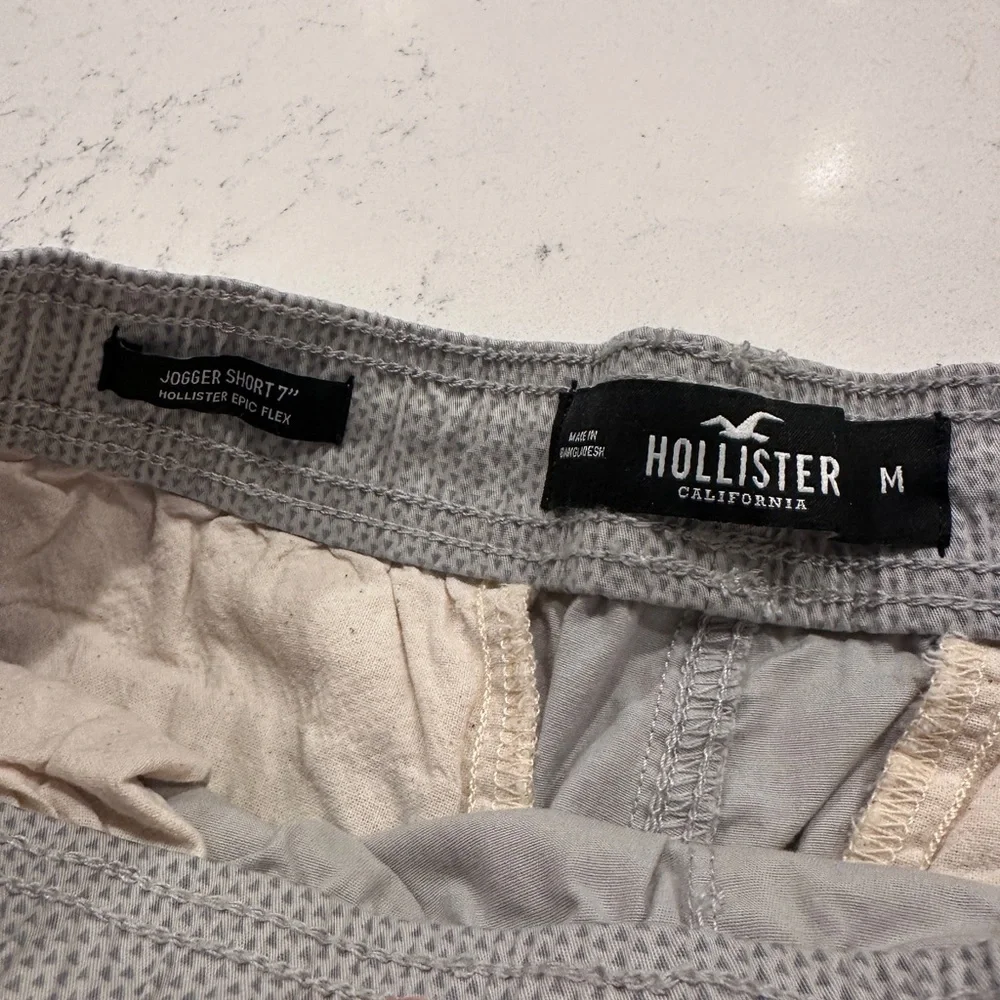 Hollister Men's Stretch 7” Jogger Shorts - Picture 3 of 4